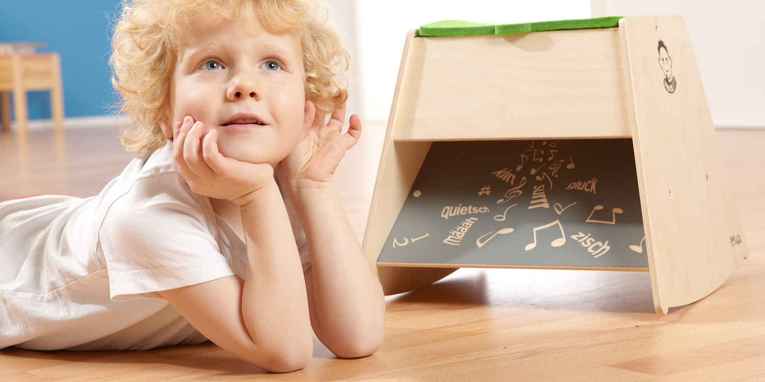HockUP - Kinder hören und raten Klänge und Geräusche mit dem Geräuschhocker