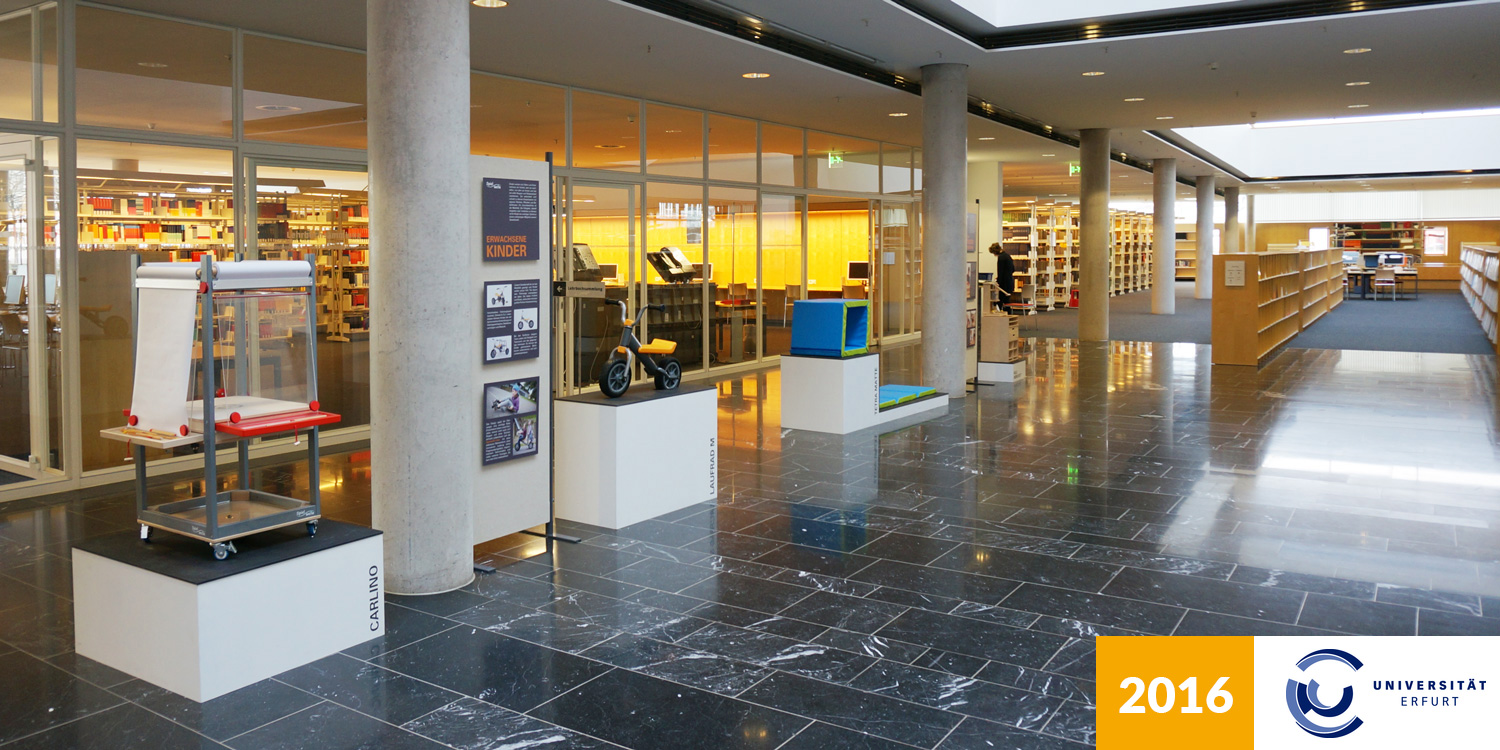 Foyer Universitätsbibliothek Erfurt: einer der zwei Ausstellungsbereiche im Jahr 2016